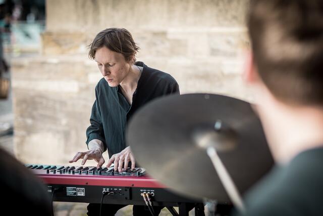 Hochklassigen Modern Jazz spielte der Pianist Paul Janoschka mit seinem Quartett.  | Foto: Christian Gaier