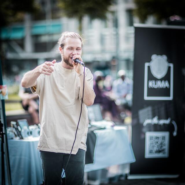 KUMA (hier Sänger Tim Fröhlich) ist eine englischsprachige vierköpfige Indie Elektro Band aus Mannheim.  | Foto: Christian Gaier