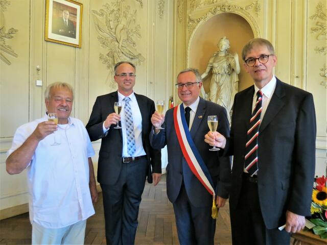 Auf die Partnerschaft! | Foto: Beate Wirtgen-Bohr