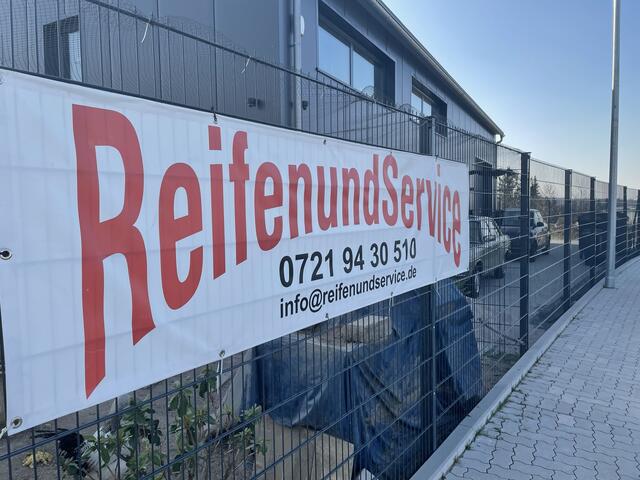 Auch kleine Unternehmen wie die die Reifenund Service Volkmann sind im Palmbacher Gewerbegebiet ansässig.  | Foto: Roland Jourdan