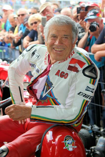 Der 80-jährige Giacomo Agostini aus Italien ist mit 122 Grand Prix-Siegen der erfolgreichste Motorradrennfahrer aller Zeiten (Foto Thomas Haas)