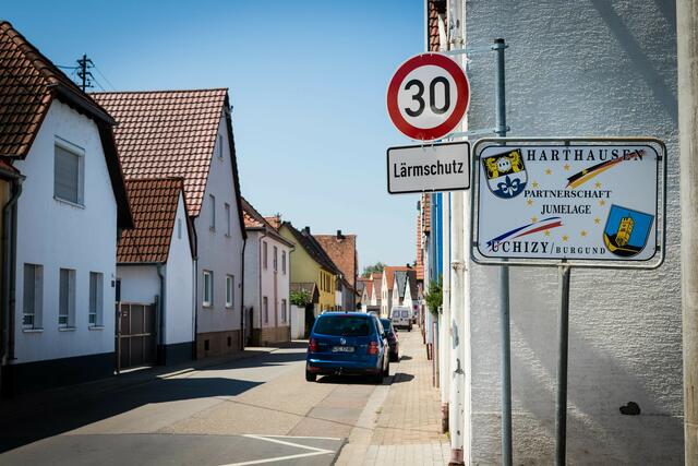 Tempo 30 gilt seit Februar unter anderem in der Speyerer Straße in Harthausen. Am Lärm hat sich dadurch wenig bis gar nichts geändert. | Foto: Cornelia Bauer