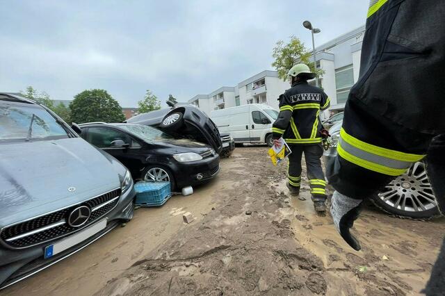 Im Ahrtal waren die Landauer Feuerwehrleute auch im Einsatz | Foto: Feuerwehr Landau
