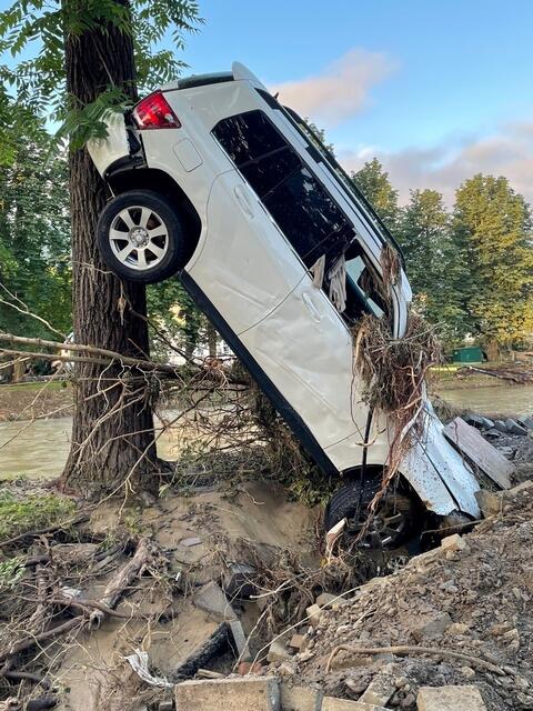 Die Flut entfaltete ihre volle Kraft  | Foto: Feuerwehr Landau