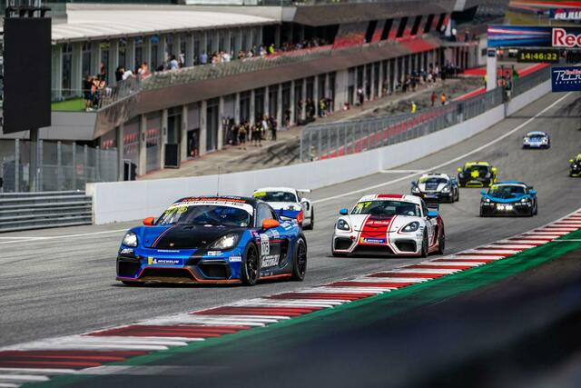 Christoph Krombach und Daniel Gregor belegten im blauen Porsche zusammen den dritten Platz auf dem Red Bull-Ring