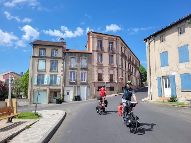 Abseits der Touristenrouten radelten die Abenteurer durch Frankreich | Foto: Markus Pacher