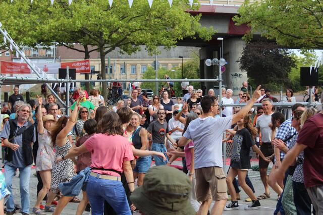 „Mirage (A Day of Celebration)“ - am Ende tanzte das Publikum gemeinsam mit den Künstler*innen | Foto: Basaric-Steinhübl