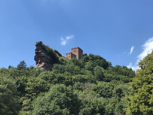 Blick zur Burg Trifels | Foto: B. Bender