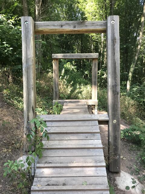 Es wird wackelig auf der Hängebrücke | Foto: B. Bender