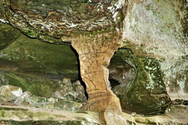 Müller-Trail in Luxemburg: Typische geologische Gebilde sind die durch Erosion entstandenen sogenannten Sanduhren | Foto: Markus Pacher