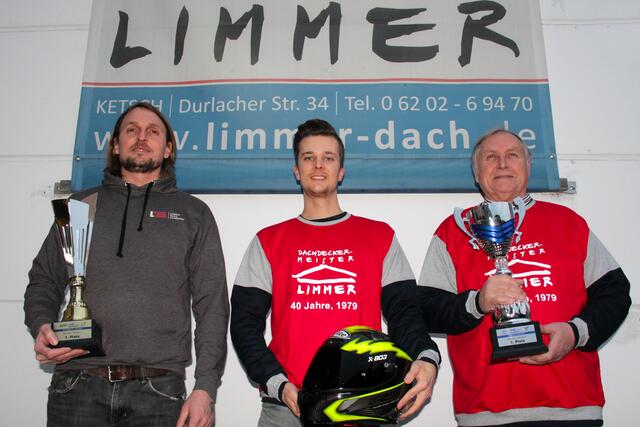 Nicolai Kraft (Mitte) mit seinen Hauptsponsoren Marc Limmer (links) und Wolfgang Limmer (Foto Michael Sonnick)