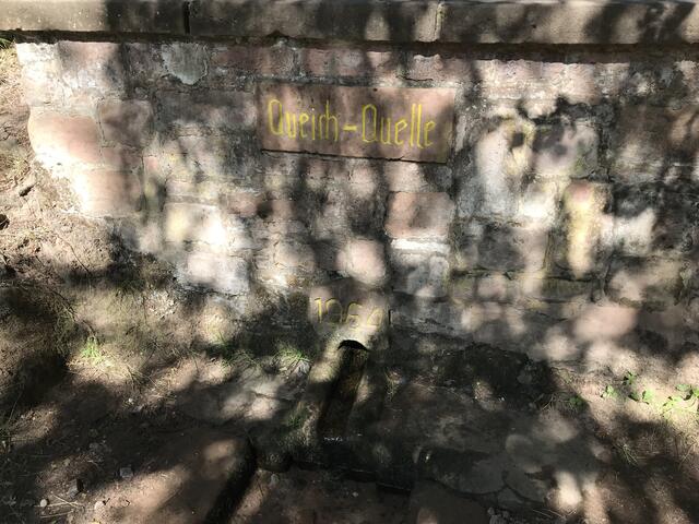 Angekommen am Ursprung der Queich-Quelle | Foto: B. Bender