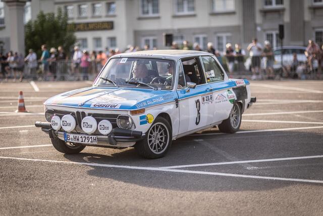 Wolfgang Schröder und Klaus D. Hens im BMW 2002ti.  | Foto: Christian Gaier