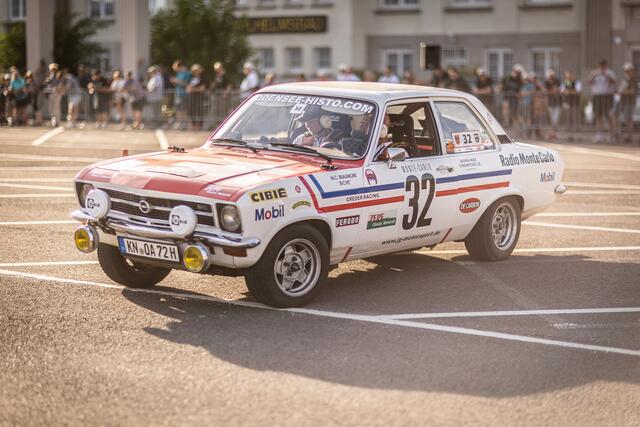 Tom und Arnika Pfeifer im Opel Ascona A 1.9 SR, Gr. 2 | Foto: Christian Gaier