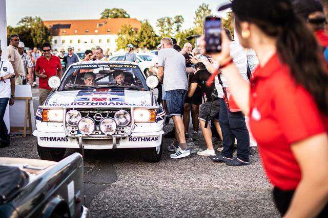 Sehnlich erwartet wurden Walter Röhrl und sein Beifahrer Christian Geistdörfer.   | Foto: Christian Gaier