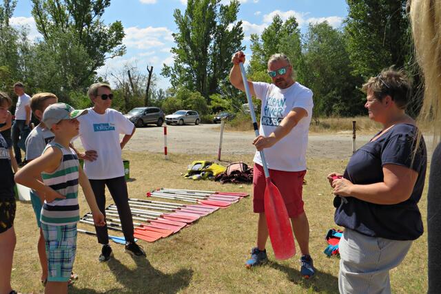 Stephan zeigte wie man richtig paddelt | Foto: Brigitte Melder