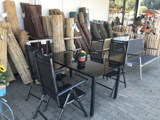 Darf es vielleicht ein Lounge-Set sein? Balkonmöbel-Sets, Lounge-Gartenmöbel, Sessel, Stuhl oder Tisch für Outdoor? Der Landfuxx in Weilerbach bei Kaiserslautern bietet die unterschiedlichsten Outdoor-Möbel für jedermann. | Foto: Claudia Bardon