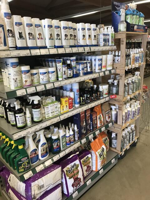 Von Tiershampoo über Nahrungsergänzungsmittel hin zu Wurmkuren..... | Foto: Claudia Bardon