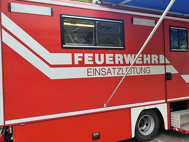 17.15 Uhr: Einsatzleitung der Feuerwehr | Foto: BAS