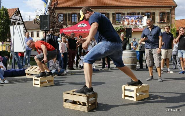Am Samstag, 27. August, gilt es auf der Gönnheimer Kerwe die Balance zu halten bei den Winzerwettkämpfen | Foto: clickartJS