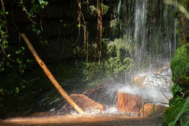 Wasserfall am Hilscher Weiher im Edenkobener Tal