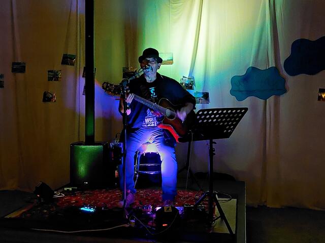 Olli Roth unterhielt das Publikum ganz toll | Foto: Brigitte Melder