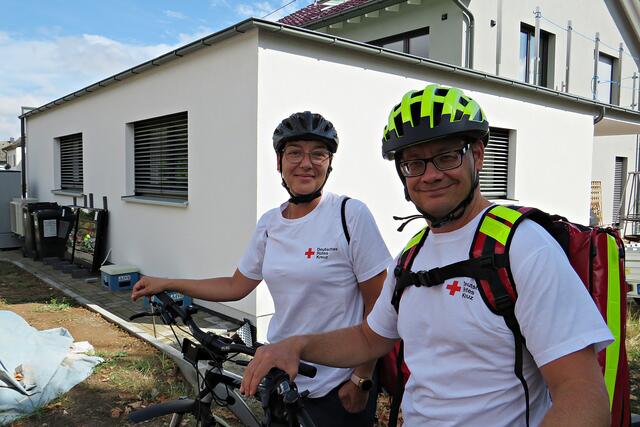Die beiden vom DRK dürfen bei der Tour nicht fehlen | Foto: Brigitte Melder