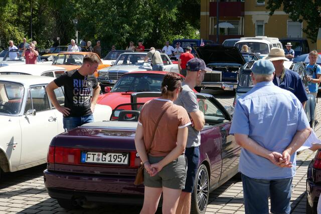 Viele Besucher kamen zum Autohaus Henzel | Foto: Fotos: K-Design Selchert
