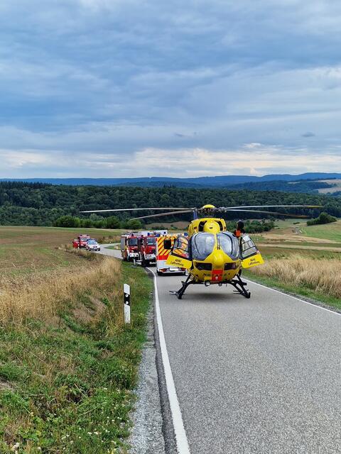 Die Feuerwehr befreite die eingeklemmte Fahrerin mithilfe von hydraulischen Rettungsgeräten. Anschließend kam sie in ein Krankenhaus. | Foto: Feuerwehr VG Otterbach-Otterberg