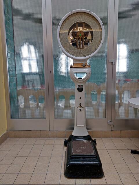 Eine antike Personenwaage | Foto: Brigitte Melder