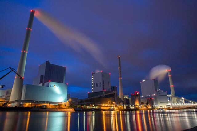 Großkraftwerk bei Nacht - 2 / Mannheim / Februar
Bild: privat / Georg Beck