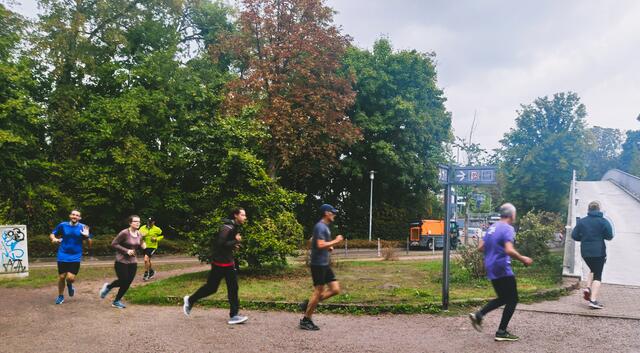 Die Läuferkette. | Foto: Speyer Leinpfad parkrun