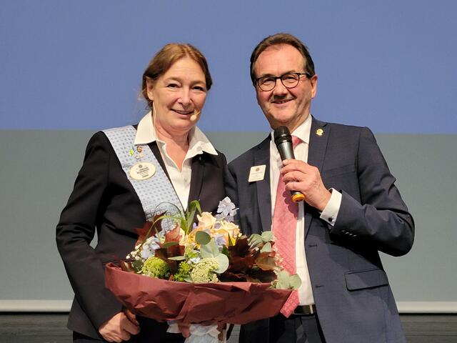 Christiane Keller-Krische mit dem für 2023 gewählten Governor Armin Dönhoff