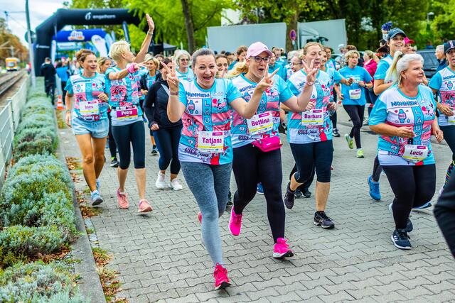 Gute Stimmung auf der Strecke - beim neunten engelhorn sports Frauenlauf in Mannheim | Foto: Christian Gaier