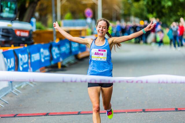 Glücklich ins Ziel - beim neunten engelhorn sports Frauenlauf in Mannheim | Foto: Christian Gaier