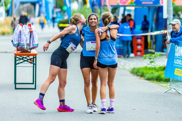 Glücklich ins Ziel - beim neunten engelhorn sports Frauenlauf in Mannheim | Foto: Christian Gaier