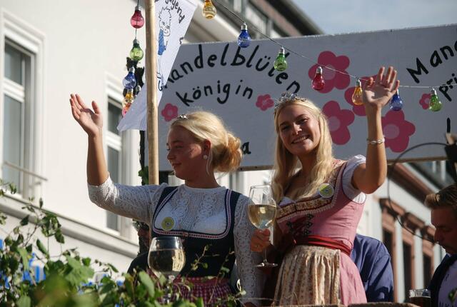 Winzerfestumzug 2019: Gimmeldinger Mandelblütenhoheiten | Foto: Markus Pacher
