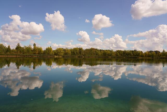 Spiegelungen im Wasser
