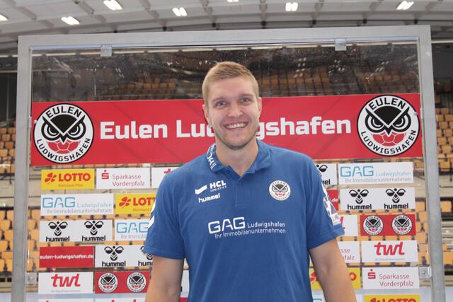 Eulen-Trainer Michel Abt freute sich nach dem Heimsieg (Foto Michael Sonnick)