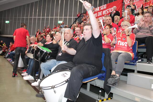 Eulen-Trommler Christian Hasert (links) (Foto Michael Sonnick)