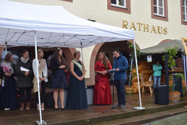Kurze Vorstellung der neuen Keschde-Hoheit durch Christian Burkhart | Foto: B. Bender