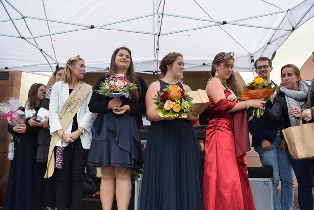 Ein buntes Bild im herbstlichen Annweiler | Foto: B. Bender