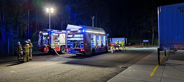 Am Donnerstagabend, 6. Oktober, wurde die Feuerwehr Kaiserslautern kurz vor 19 Uhr zu einem Gefahrstoffeinsatz bei einem Paketdienstleister in der Von-Miller-Straße auf dem Einsiedlerhof alarmiert | Foto: Berufsfeuerwehr Kaiserslautern