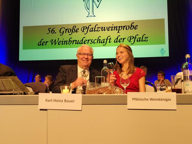 Ordenskanzler Karl-Heinz Bauer unterhielt den Abend über die Pfälzische Weinkönigin Lea Baßler