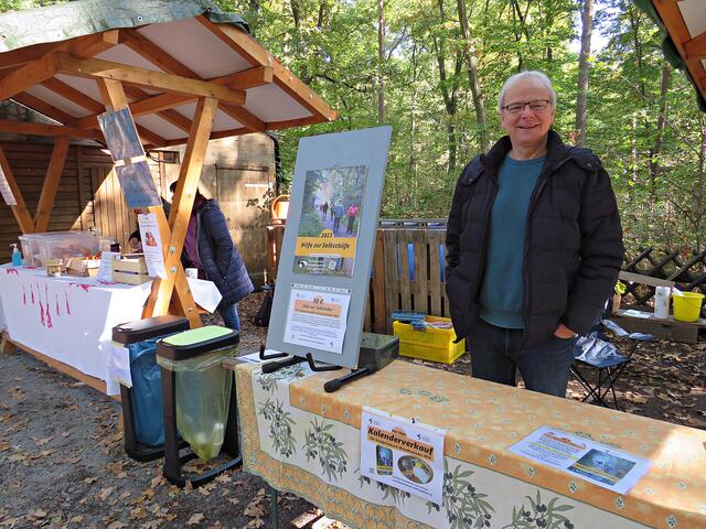 Für den Kalenderverkauf 2023 zuständig.  | Foto: Brigitte Melder