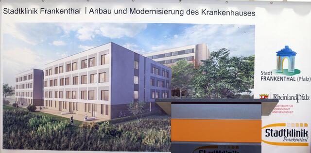 Auf einer Leinwand ist zu sehen, wie am Ende der Bau aussehen soll | Foto: Gisela Böhmer