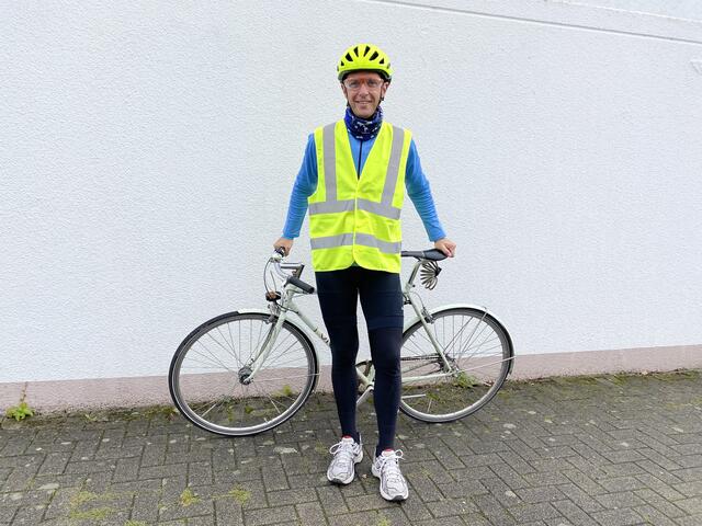 Thomas Gammerdinger schwört auf sogenannte „unplattbar Bereifung“. „Ich hatte bestimmt seit fünf Jahren keinen Platten mehr“, blickt er zurück. Auf unserem Foto trägt er die Beinlinge, nachdem es draußen frisch geworden ist.  | Foto: Matheis