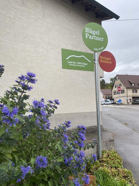Sichtbarkeit garantiert - die neue Hügel-Partner Beschilderung | Foto: Kraichgau-Stromberg Tourismus e.V.
