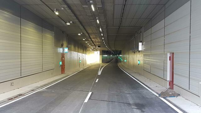 Zwei Spuren, aber nur eine führt komplett durch - die andere Spur ist jeweils eine Ein- und Ausfahrt, kurz vor den Ausfahrten sind es dann wieder zwei Spuren | Foto: jowapress.de