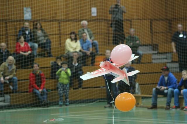Ballonstechen mit dem Ultraleichtflugzeug. | Foto: PS